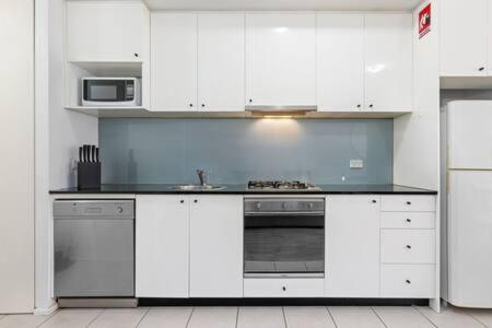 A Comfy For 5 Next To Darling Harbour Appartamento